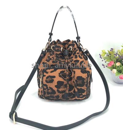 Leopard Print Drawstring bag for women waterproof Canvas bucket lady messenger bag phone purse fashion satchel chain shoulder bag handbag