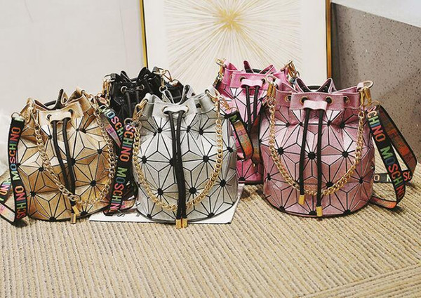 Famous Brand Women Female Bag Geometric Handbags Plaid Chain Shoulder Crossbody bags Laser Drawstring BaoBao Diamond Bag