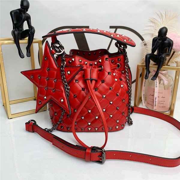 2018 Brand Fashion Luxury Designer Bags Famous Designer Women Handbags Shoulder Bags Sheepskin Inlaid Rivet Fashion Bucket Bag Size 25-18-12