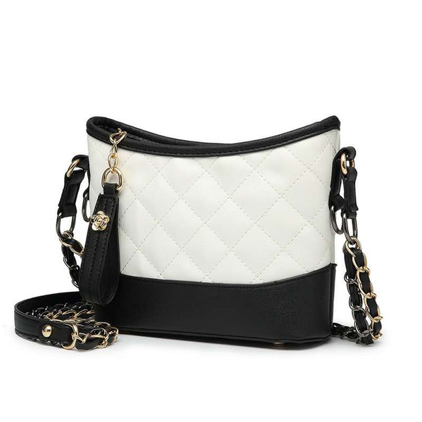 New ladies bag Korean version of the wandering bag shoulder diagonal small bag Lingge chain small bag, simple must answer free shipping