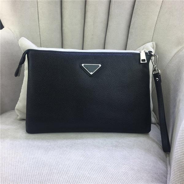 Fashion handbag, oil edge super smooth, fine workmanship perfect, super large capacity space. Unique high-end leisure style