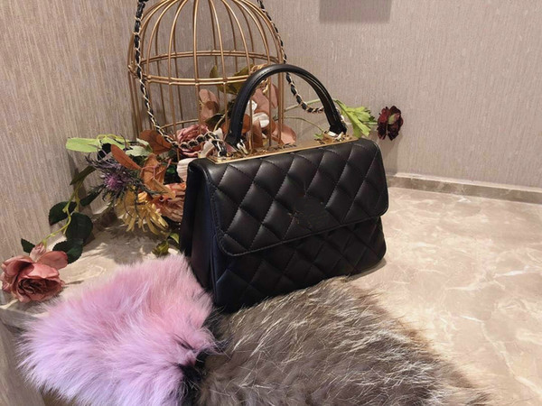 INS Luxury design 2019 female leather bag small square bag metal chain clamshell shoulder bag