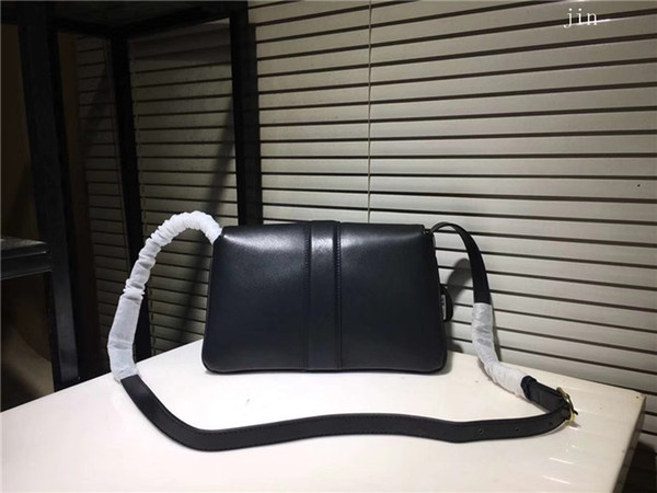 Europe and the United States 2019 new fashion slung shoulder bag wild simple leather free shipping size 25X16X5.5CM