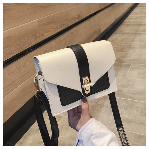 2018 autumn and winter new hit color pearl metal turn lock small square bag Korean version of the sweet lady shoulder diagonal bag female