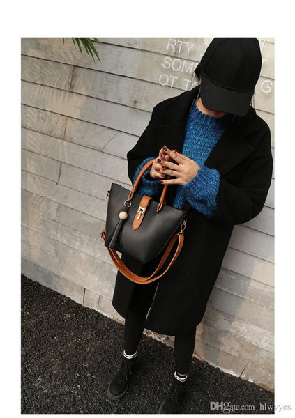 Female bag 2017 new leisure lash Wooden bead tassel portable oblique cross one shoulder bucket bag