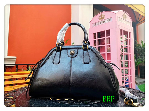 The new 2019 is made of soft natural grain leather. Light wash and brushing process. Factory lowest price free shipping size 39*25*11CM