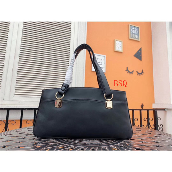 New leather shopping bag in 2019, adjustable shoulder strap size 37*19.5*8.5CM