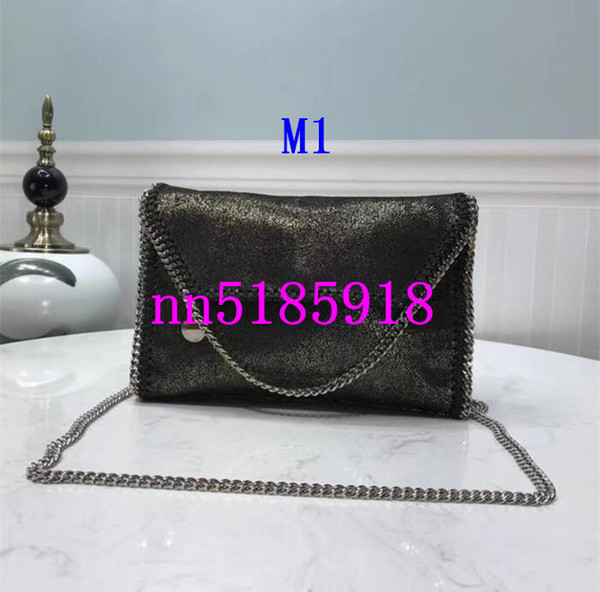 In 2019, the new craftsmanship is made of a soft handbag with a shoulder and can be taken by hand. Material: PVC material. The microfiber is