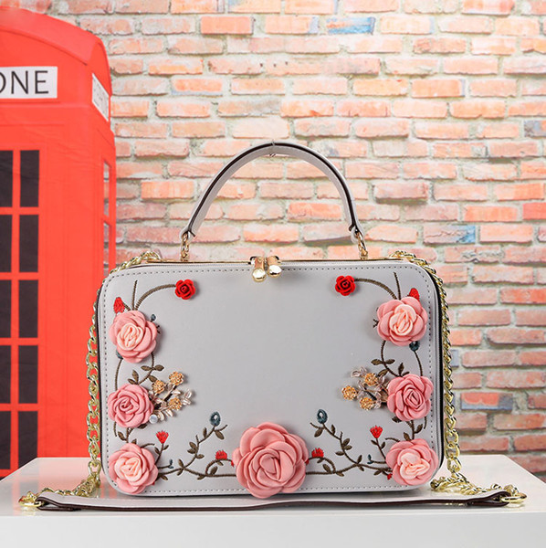 New 2019 exquisite women's handbag high quality ladies chain small square bag fashion designer flower embroidery girl double zipper Messenge