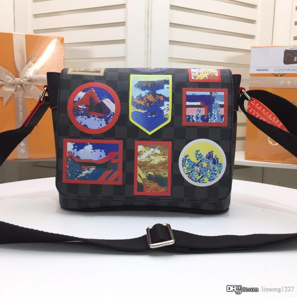 2018 small postman bags, cut from canvas fabric, decorated with embroidery, tufting and printing, easy to carry a comfortable shoulder bag.