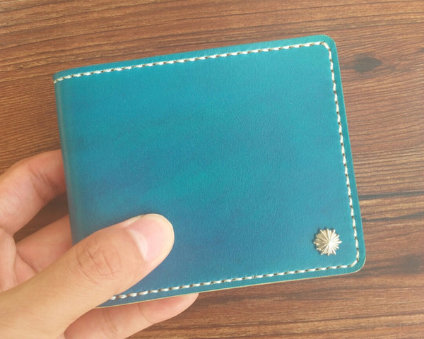 Wholesale Original vegetable tanning cowhide genuine leather handmade engraving mens short Wallet Light blue men designer Wallets logo is ok