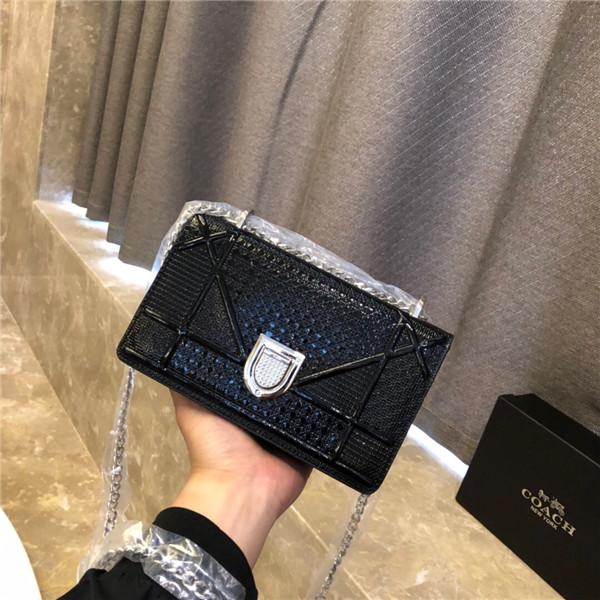 Best selling New pattern 19SS luxurious hardware dio hide handbags European and American designer handbags fashion ladies outdoors bag