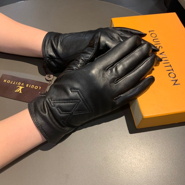 2019 winter Top quality Luxuries Designers Men Womens Brand Genuine leather gloves Fashion Handschuhe sheepskin gants guantes L03