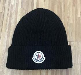 2019 new Luxury Canada beanie men designers hat casual wool knitted sports cap ski gorro Bonnet high quality wool pom pom skull caps