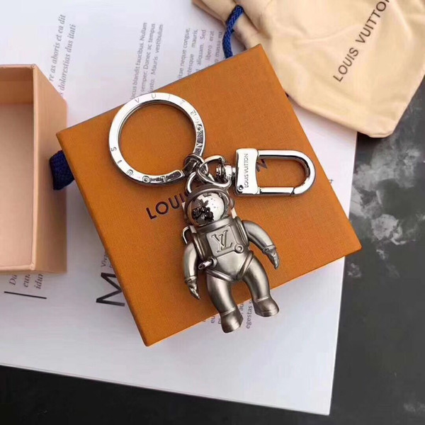 luxury solid metal key chain fashion car key chain brand creative astronaut design men and women luxury key chain gift box packaging