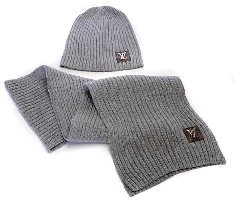 VV knitted hat and scarf set luxury brand men's and women's winter fashion knitwear designer hat and scarf set 2018