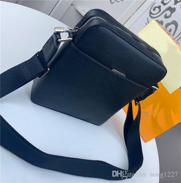 431427Postman bag, classic college style, the material is very comfortable, double buckle design, adjustable shoulder straps.