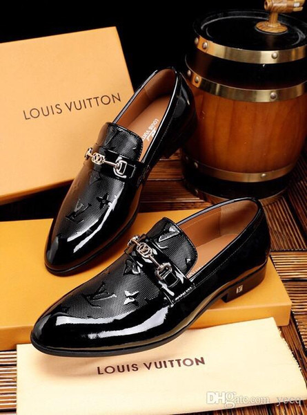 18ss New Hot Italian Famous Brands Top Leather Famous Brands Shoes Men Dressing Shoes Black White Men's Size 38-45 With Box