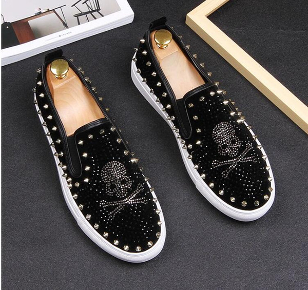 2019 New Style Luxury Men loafers Fashion Black red Diamond Rhinestones Spikes men shoes Rivets Casual Flats sneakers S247