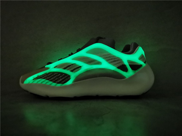 Kanye West Foam Runner 700 V3 Sneakers for Mens Kanyewest 700V3 Sports Shoes Men White Skeleton Running Shoes Man Light Trainers Male Shoe