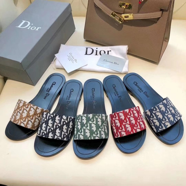 2020 new women's fashion and leisure Designer Sandals, pearl effect and gold stud designer flip flops