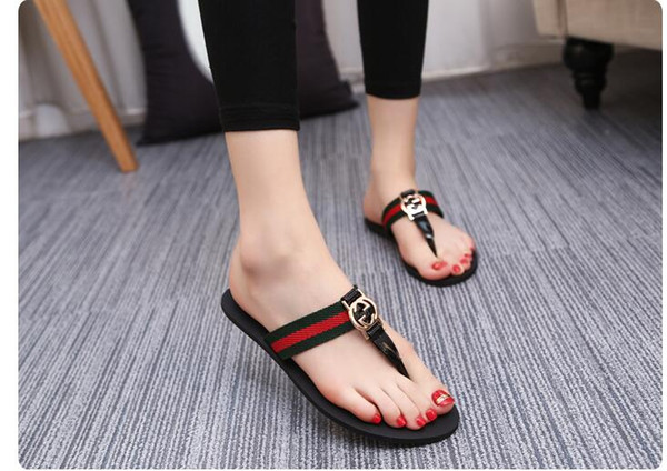 Outside in the summer of 2018 the new flat stuffies female flip-flops anti-slip clip toe slippers leisure