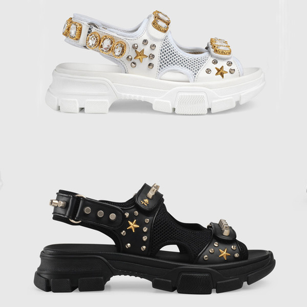 Designer riveted Sports sandals diamond Men and women leisure sandals fashion Leather beach slippers rivet women shoes Thick soled shoes