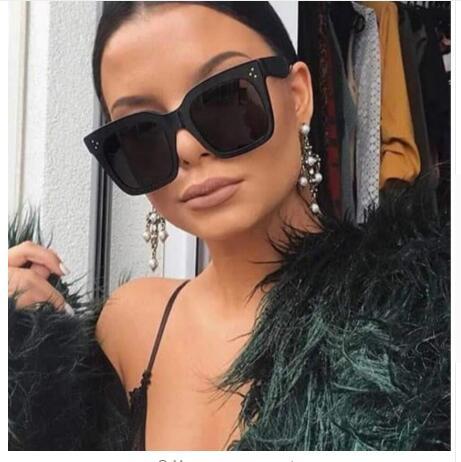 2019 Kim Kardashian Sunglasses Lady Flat Top Eyewear Lunette Femme Women Luxury Branded Sunglasses Women Rivet Sun Glasse UV400