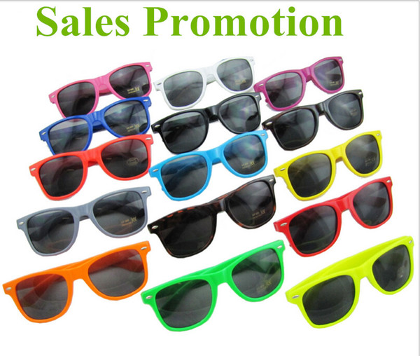 Hot selling Womens and Mens Most Cheap Modern Beach Sunglass Plastic Classic Style Sunglasses Many colors to choose Clean lens Sun Glasses