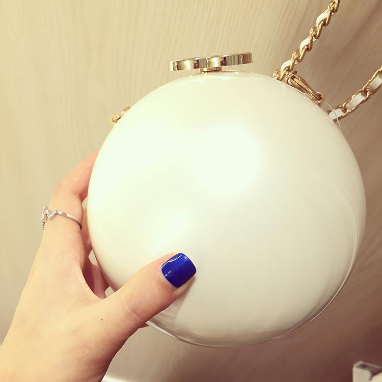 Luxury logo Acrylic shoulder Bag classic pattern pearl shape Women bag white black 2 color makeup acrylic bag Pearl shape