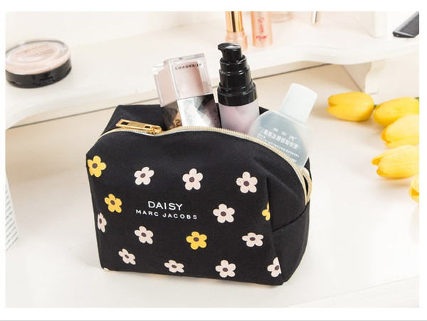 Canvas Daisy wash bag Korean Ladies cosmetic bag bag student bag lovely large capacity