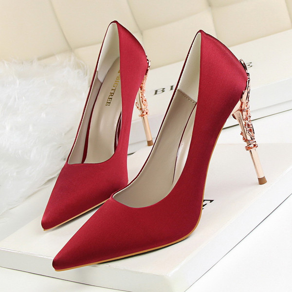 Hot Fashion Lady Dress Shoes Women Silk PU Leather Pointed Toe Thin High Heels Festival Party Wedding Shoes Slim Formal Pumps GWS074