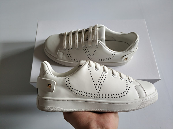 2019 NEW cheap men women luxury shoes designer sneakers open shoes with top quality rivet Ornamental engraving leather size 34-46