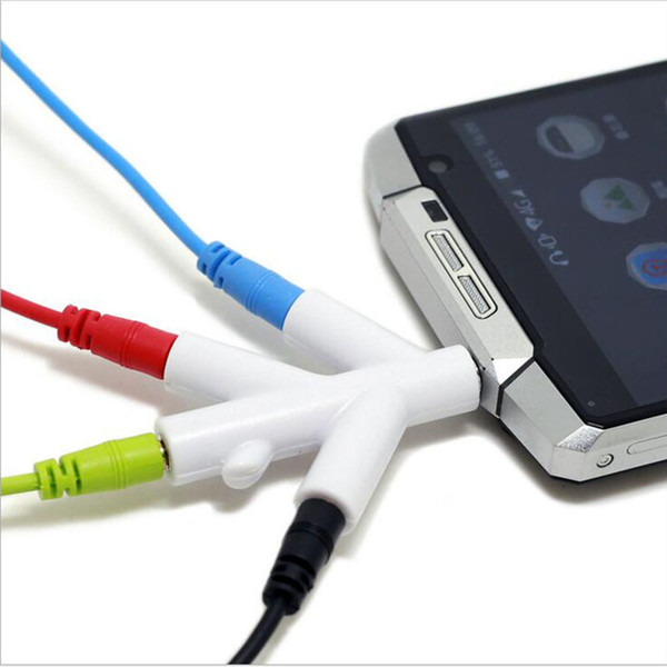 High quality 3.5mm audio splitter headphone adapter for 4 women sharing music with friends