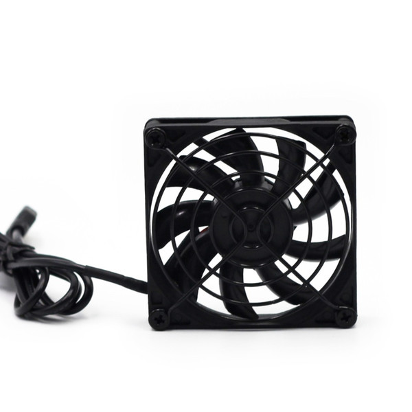 70mm ultra-thin USB DC 5V silent cooling fan is suitable for receiving DVR Playstation /Xbox/ computer cabinet cooling