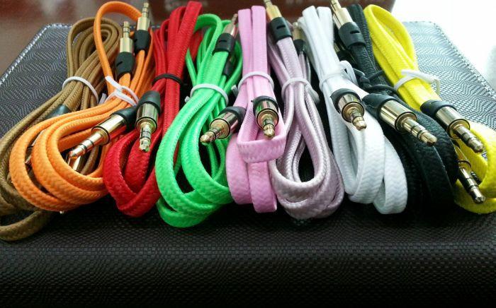 Wholesale - 3.5mm Audio Aux cable Noodle Flat fabric braid wire stereo for IPod 4s 5s 5c Samsung S3 S4 S5 Mp3