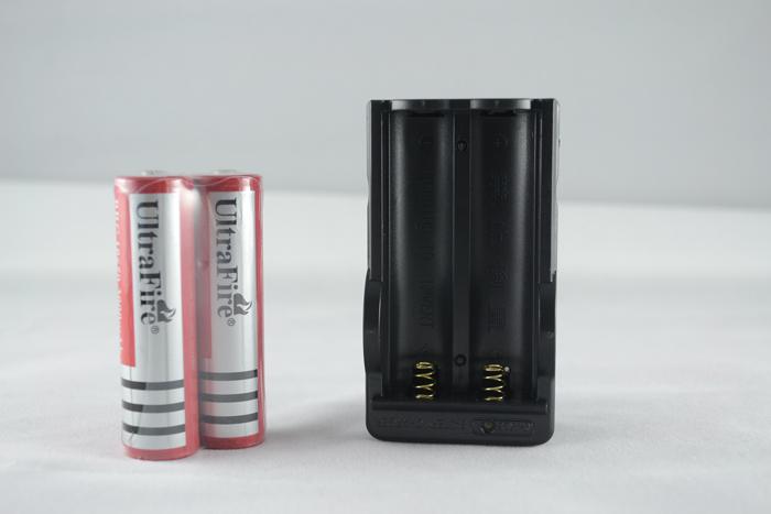 2pcs 18650 3.7V 3000mAh Rechargeable Battery + 1pcs 18650 Charger Free Shipping