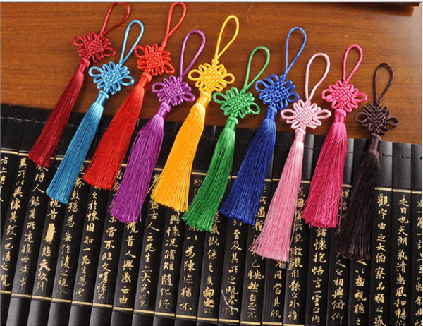 The Latest Purely handmade Chinese knot,A set of 10 different colors of Chinese knots. Sold in units,exquisite workmanship