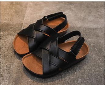 a pair of fashion Sandals which suit children in Spring and Summer.such cheap and comfortable.