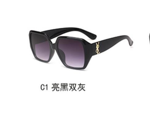 Fashion classic style women sunglasses with brand logo lady eyeglasses low price high quality sun glasses.8303