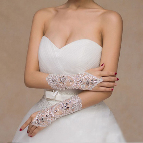 New Arrival Fashion Women Trendy Bride Wedding Dress Short Gloves Beads Rhinestone Lace Fingerless Gloves Fashionable Popular