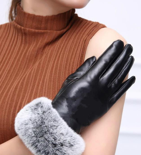 HOT with logo C high quality gloves with rabbit hair black Touchable gloves good quality no gift box