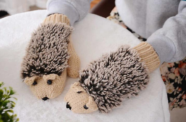 OMH wholesale 7 color to choose girls fashion novelty in winter Warm outdoor gloves woman's Cartoon hedgehog cotton gloves ST30