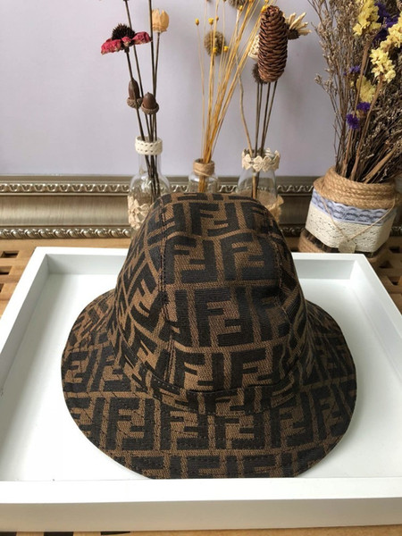 2019 Round hat combines traditional luxury with modern streetwear aesthetics