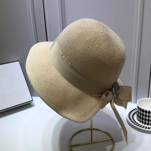 2019 New Fashion Top Quality Womens Beach Hats Stingy Brim Hats Brand Designer Ladies Cap Casual Sun Hats Summer