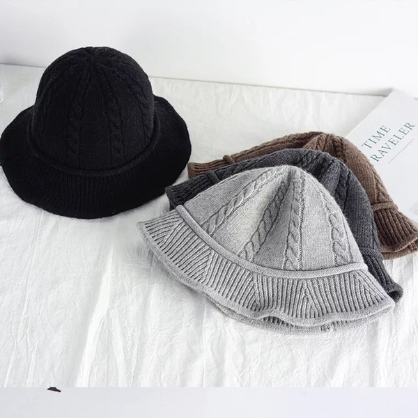 2019 spring new hat female wool simple simple British small twist knitted hat female has dark gray wine red suitable for daily wear