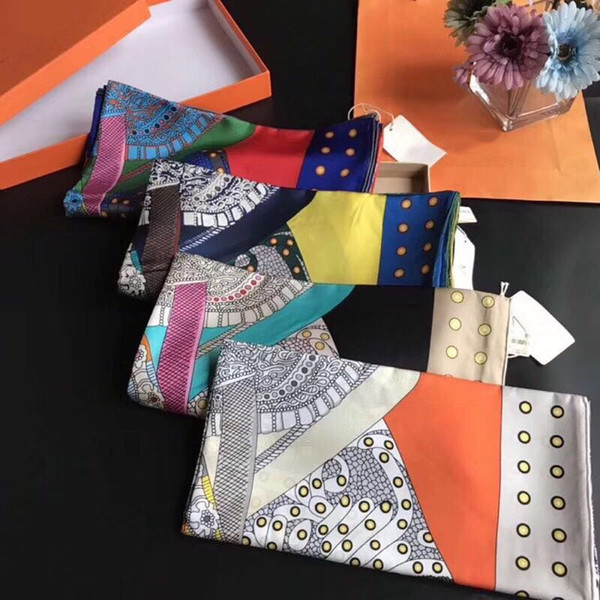 H Ms. New Silk Square. Brand designer. Star with the same hand-rolled twill square scarf. Fashion printing series.