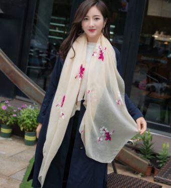 The spring of 2018 the new sweet wind embroidery scarf scarf, Japan and South Korea tourism pictures adornment shade beach silk scarves