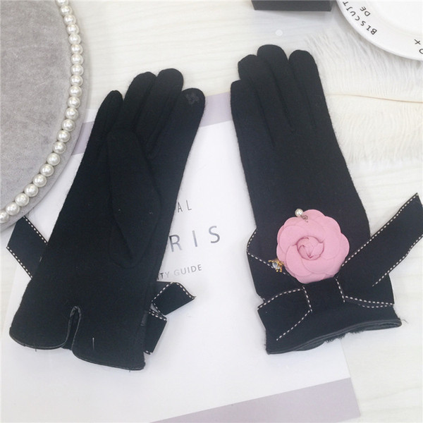 New pink camellia water drill with velvet gloves ribbon bow cashmere points with touch screen gloves for women