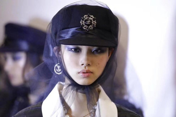 High End Women Wool Fashion Cap Ladies Hats Counter Temperament Beret Black Genuine Leather